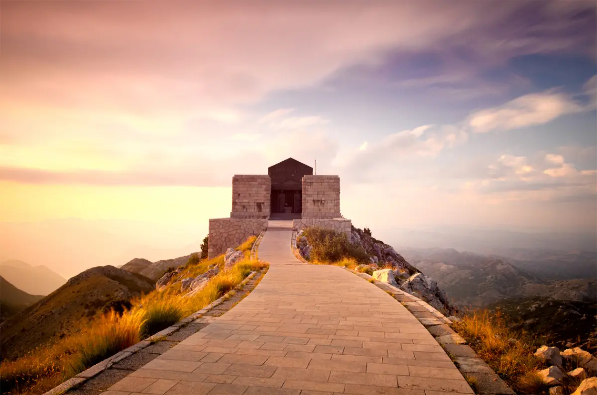 מאוזוליאום Njegoš על Jezerski vrh