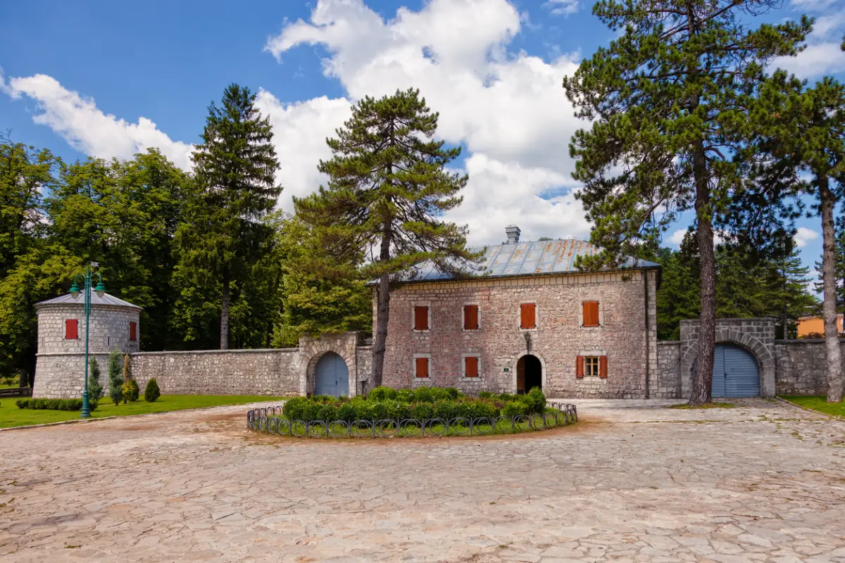 La Biljarda e il rilievo del Montenegro