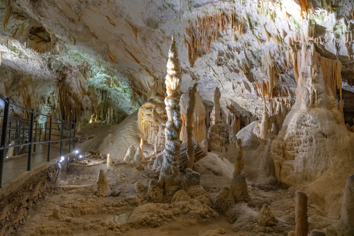 Sistemas de cuevas kársticas