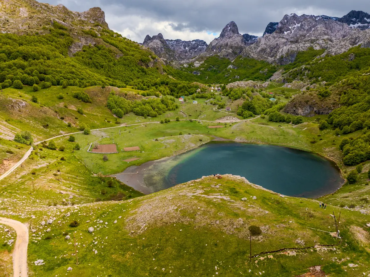 Bukumirsko jezero — glacial surface