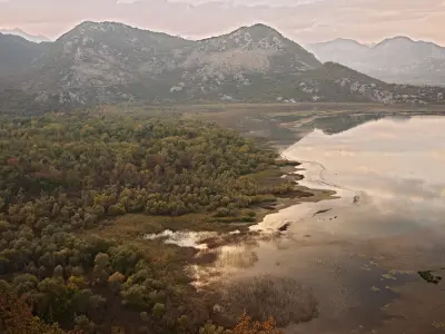 Autumn colours at Lake Skadar, Montenegro (6337544395)