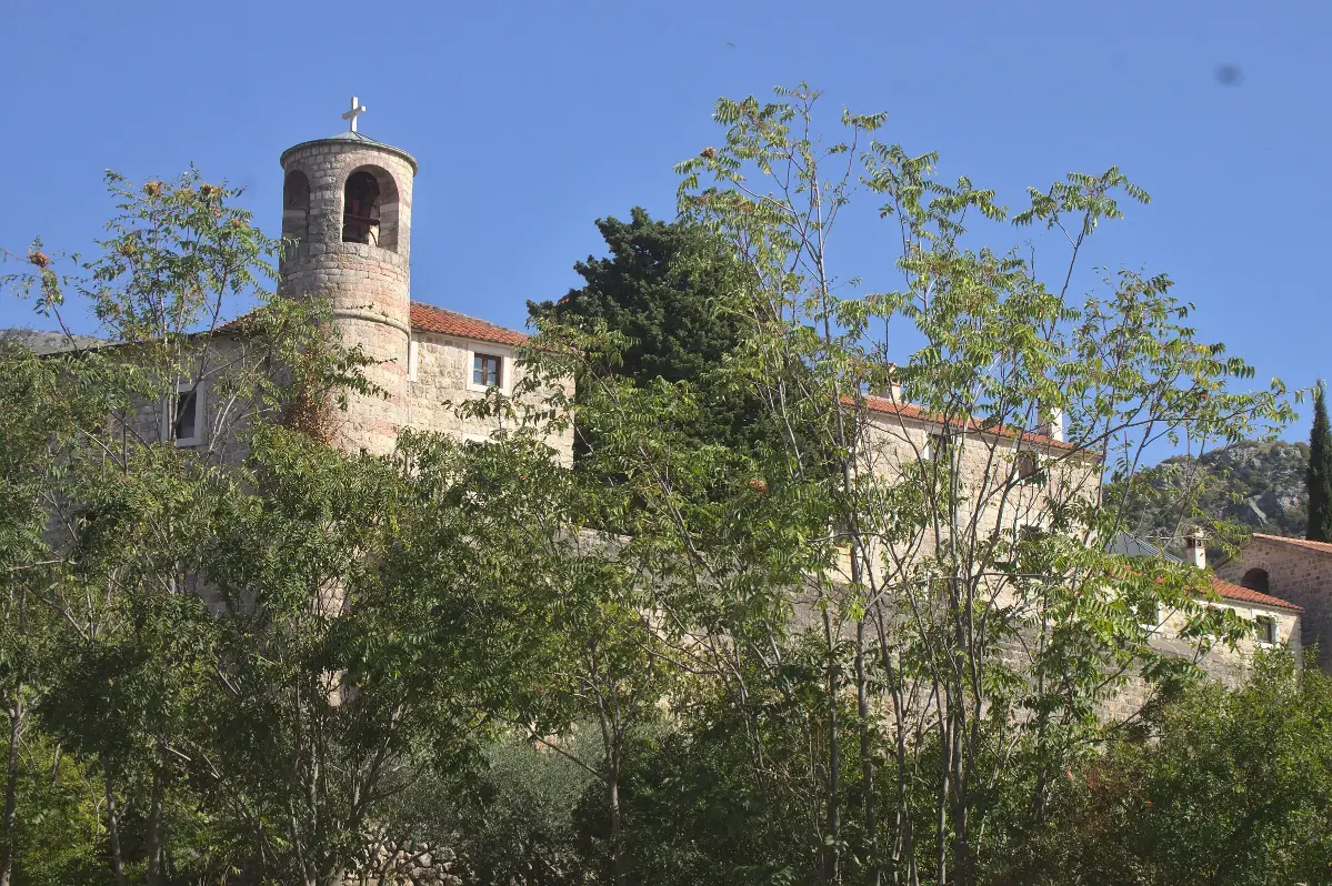 Manastirska kula sa zvonikom