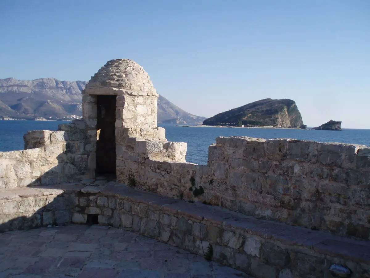 The Pizana Gate and the town walls