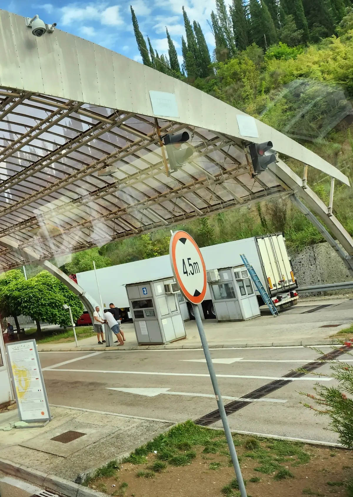 The Croatian border and the EES