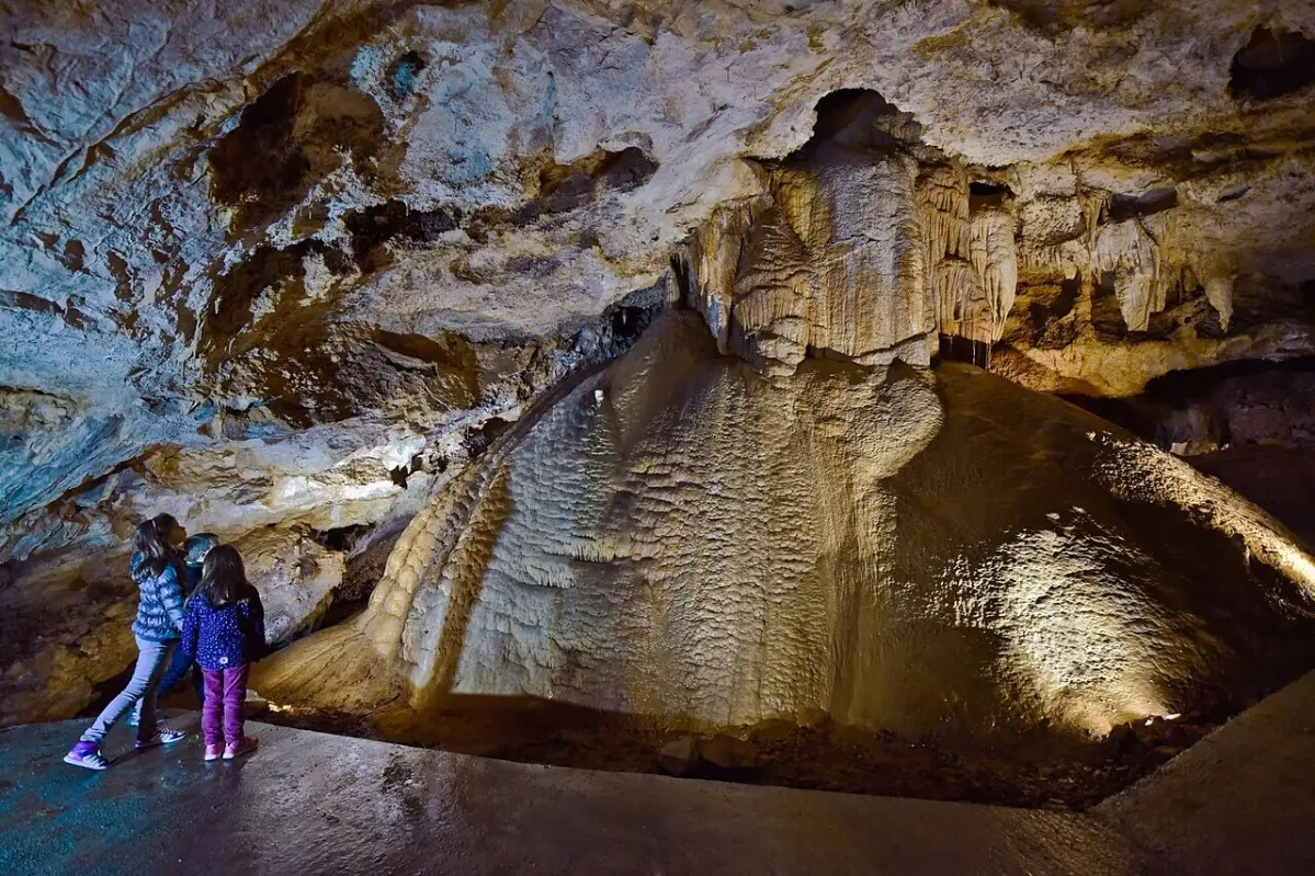 Estalactitas, estalagmitas y columnas
