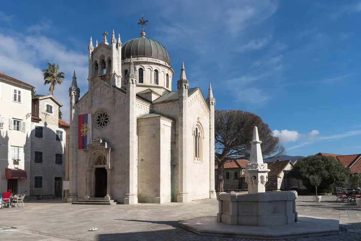 Belavista und die Kirche des Erzengels Michael