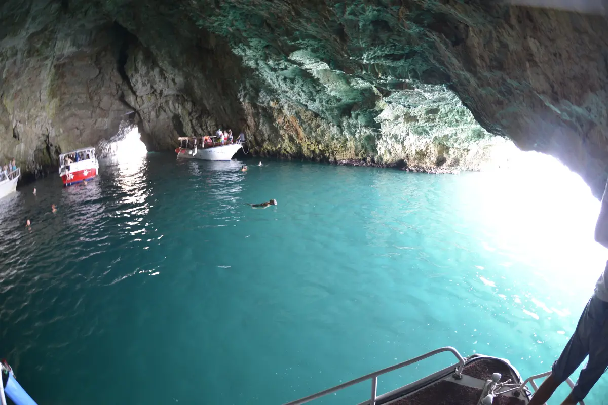 Baignade dans la grotte