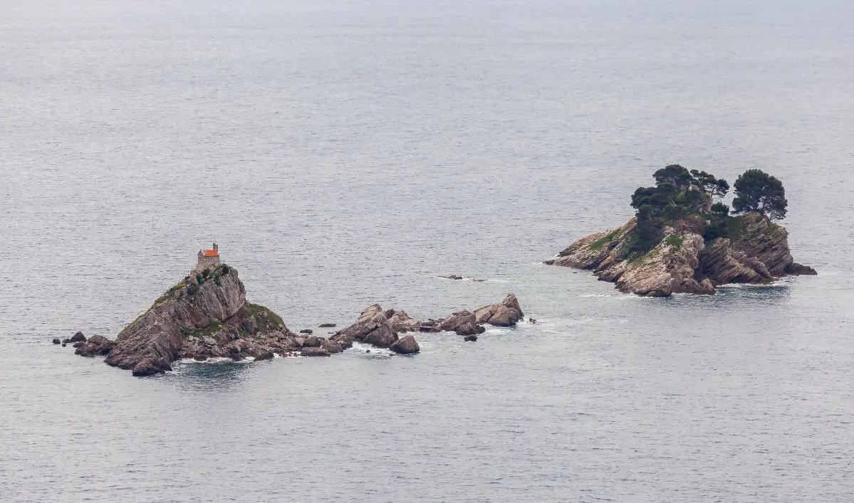 Katič y la bahía de Petrovac