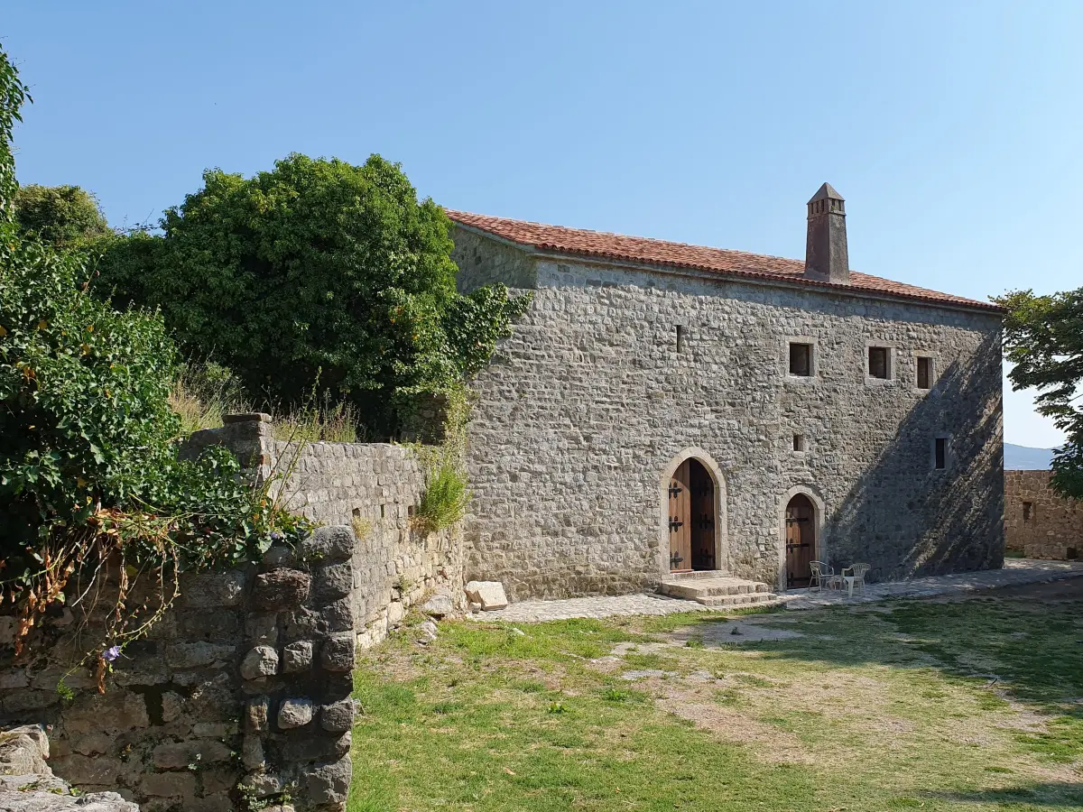 Arhiepiskopska palata