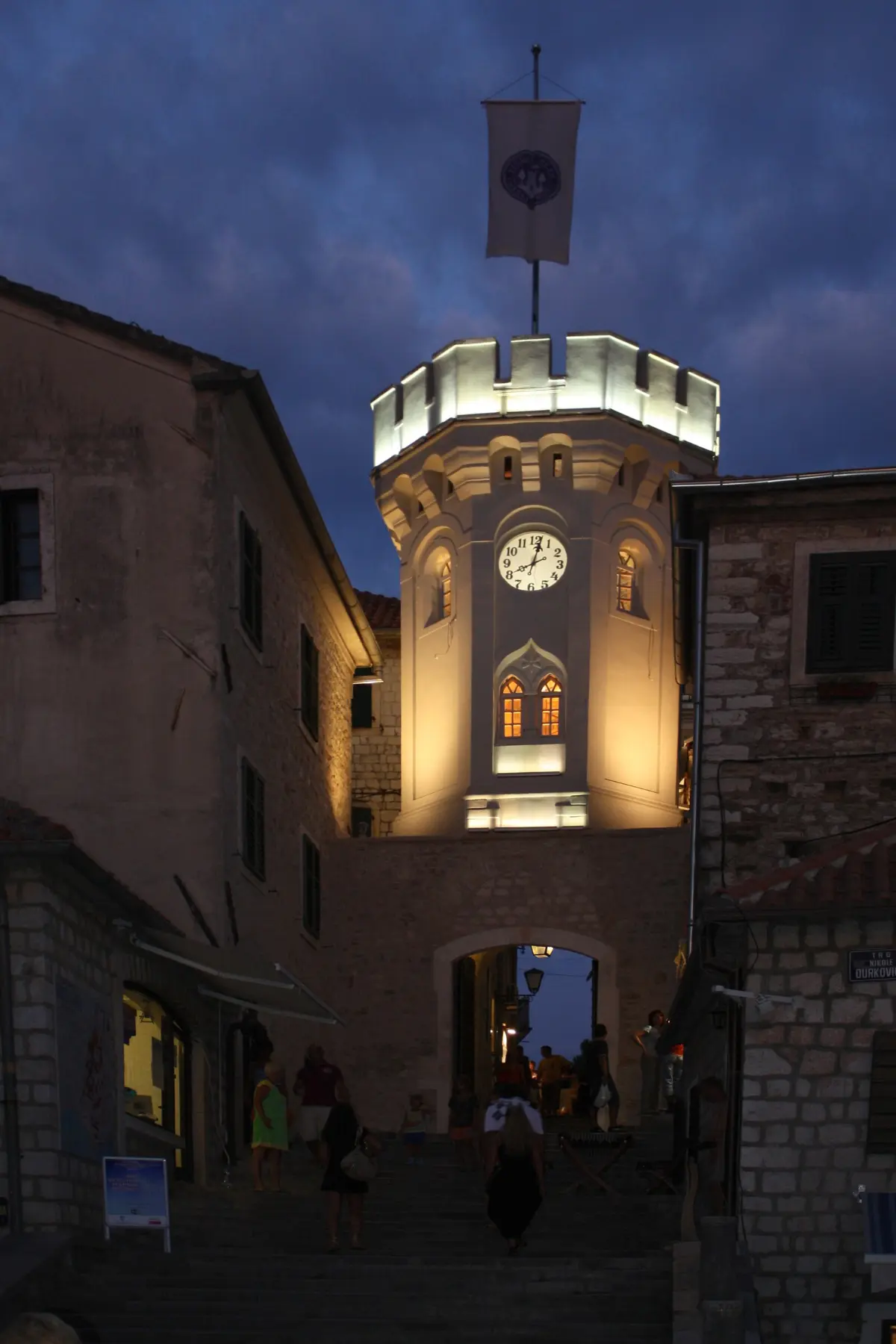 Der Uhrturm Sahat Kula