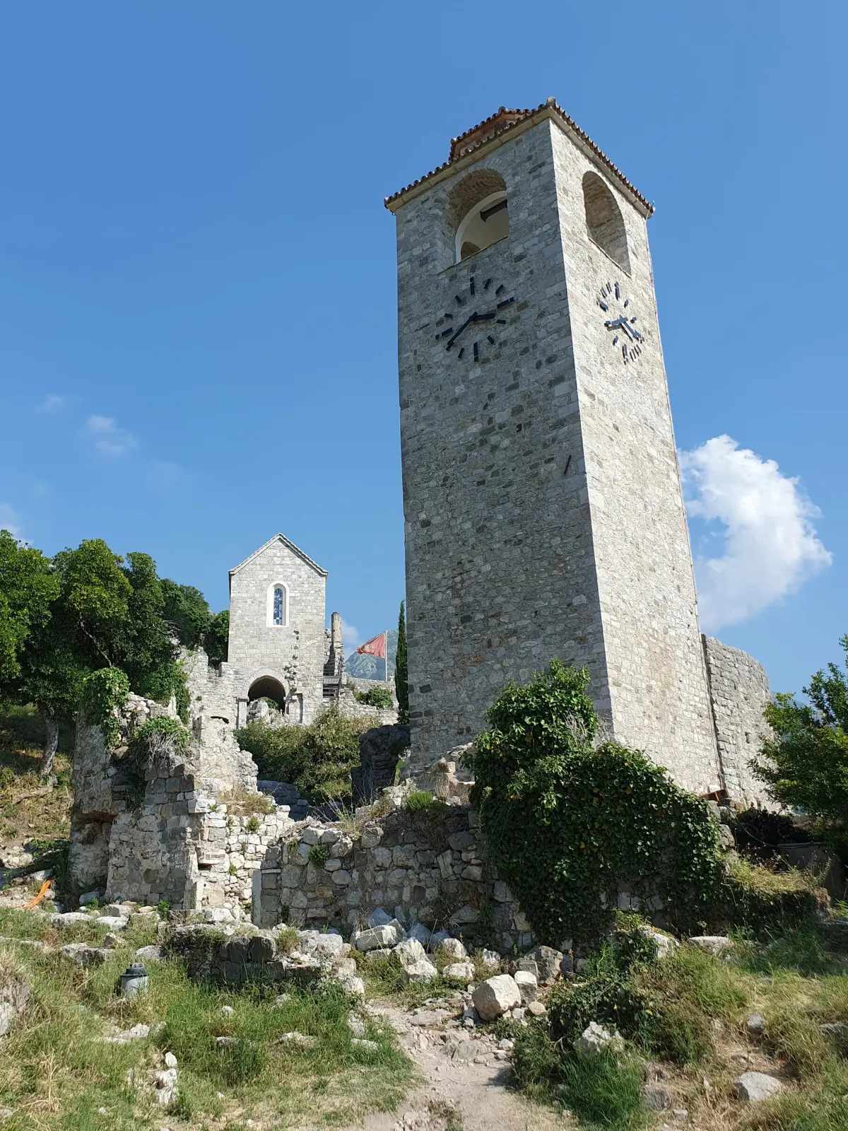 Sahat-kula i crkva Svete Katarine