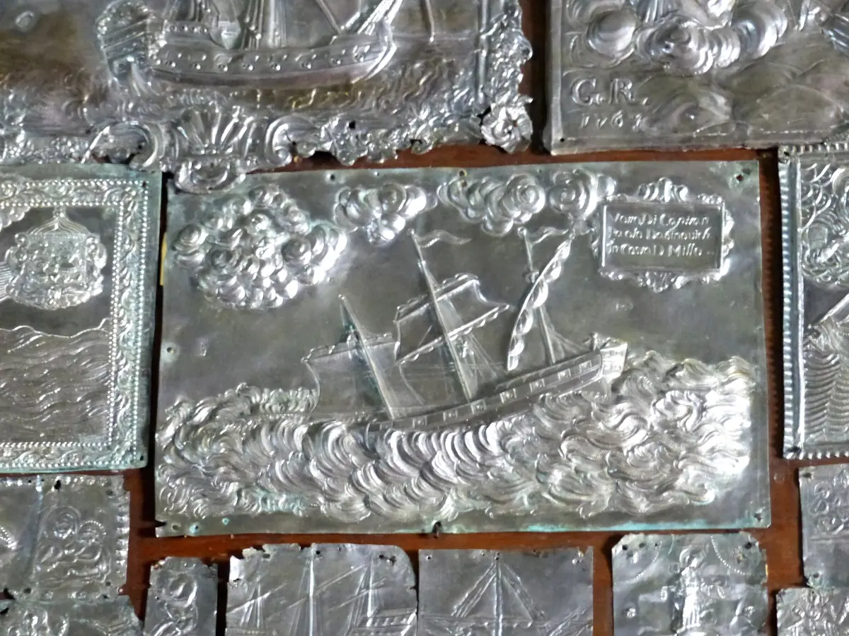 Les plaques votives en argent