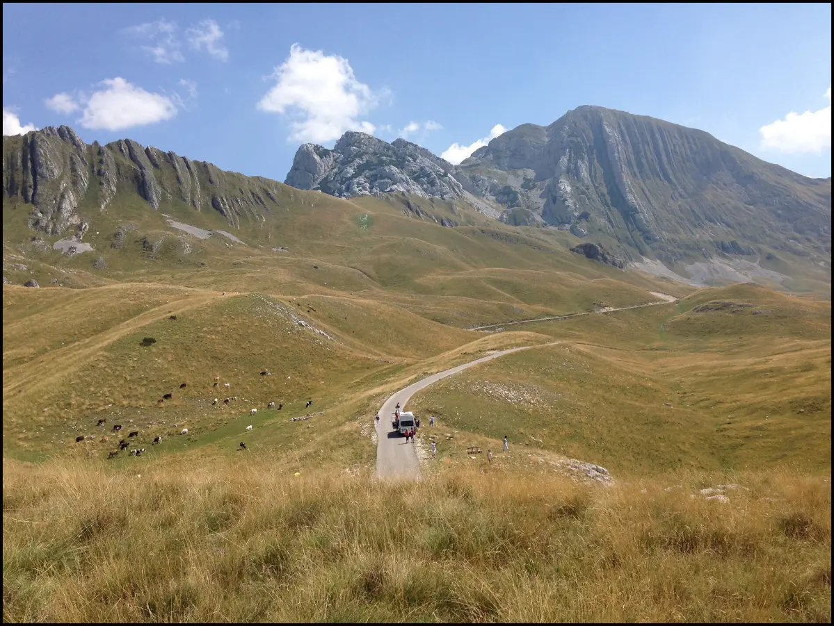 The road through Todorov Do towards Prutaš