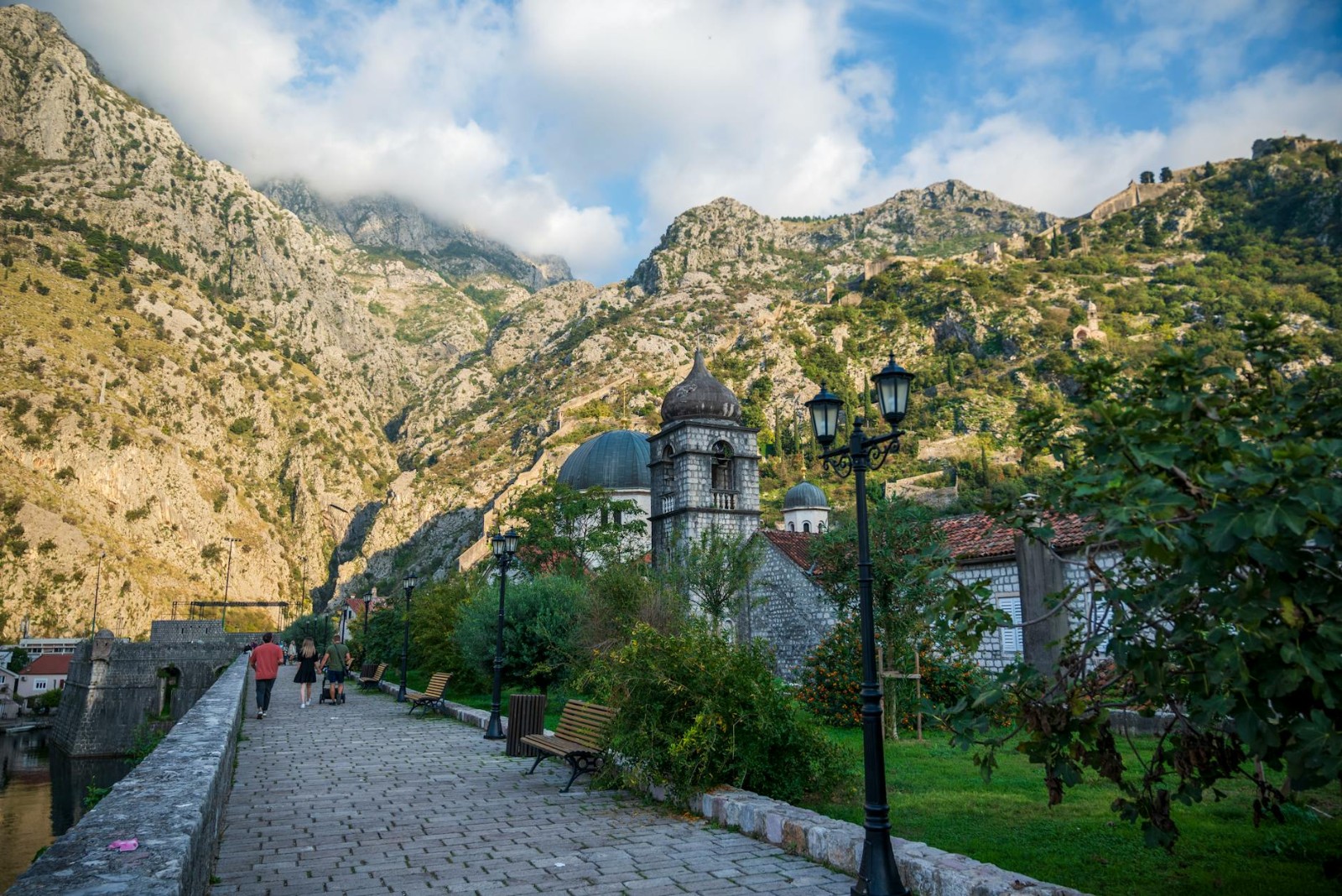 Sabor - drevni oblik narodne skupštine gdje se donose važne odluke i čuvaju stare tradicije