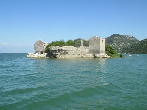 Fortress Grmožur in Skadar Lake
