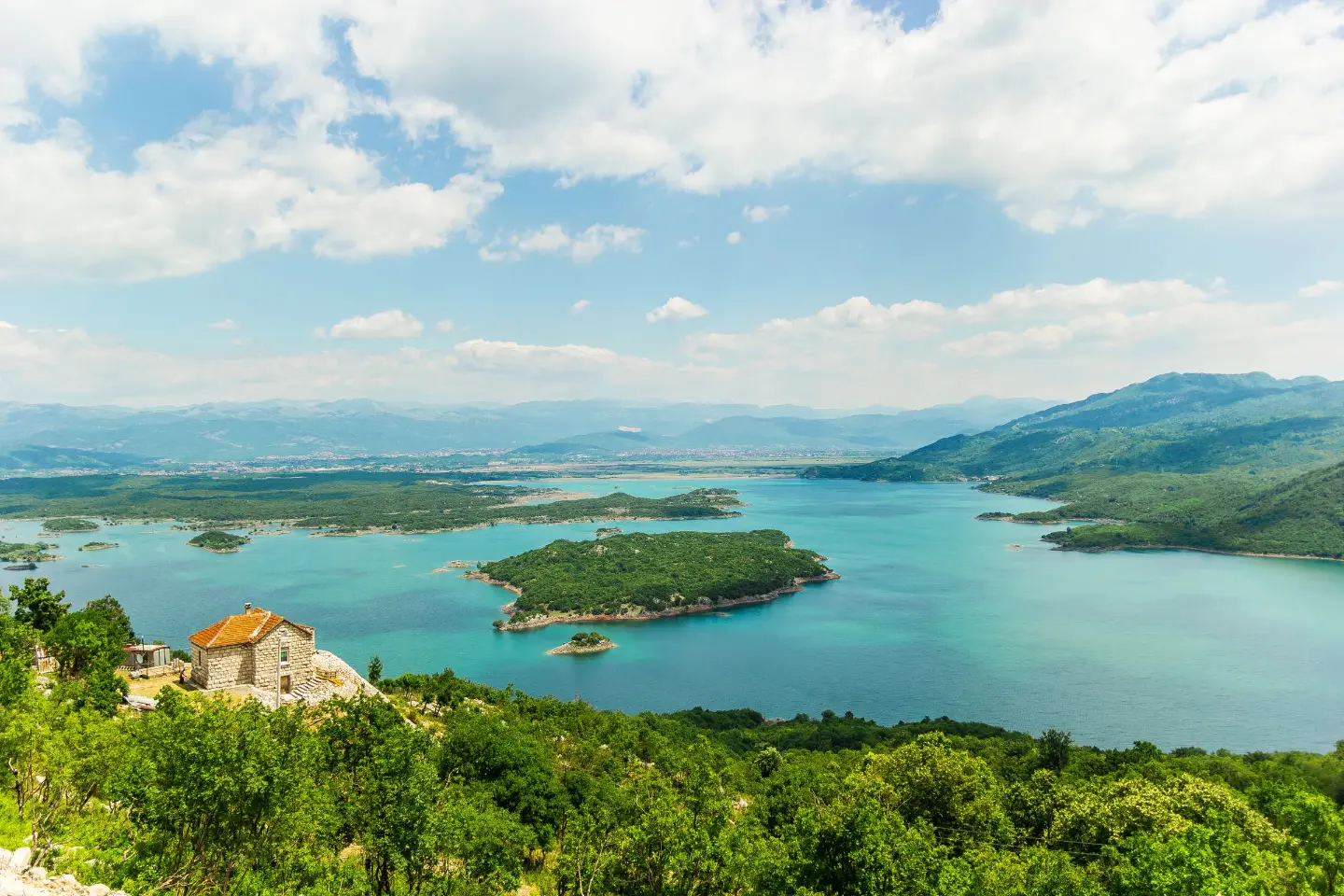 Pogled na Skadarsko jezero sa Lesendra