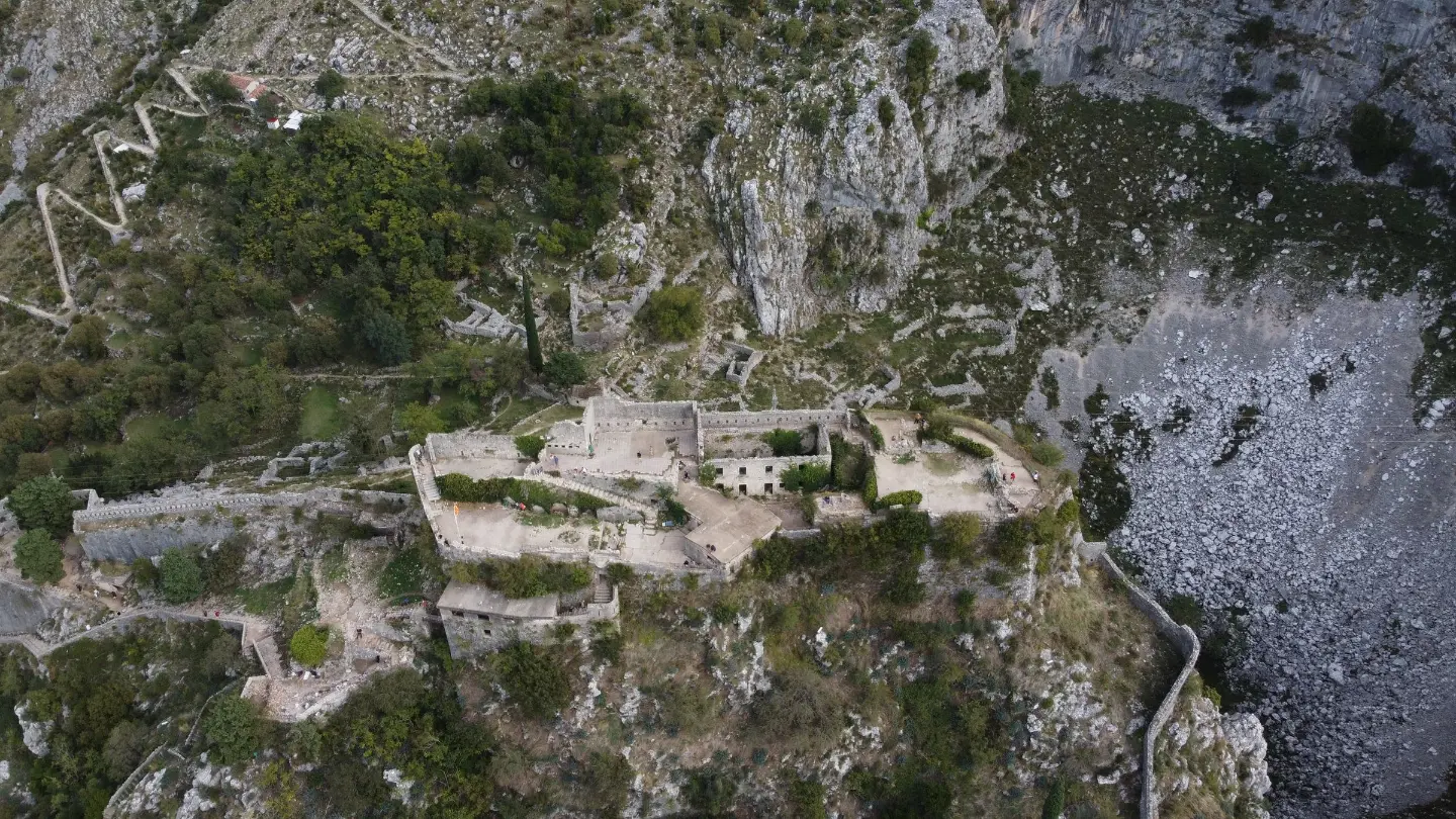Vrh tvrđave — panorama Boke