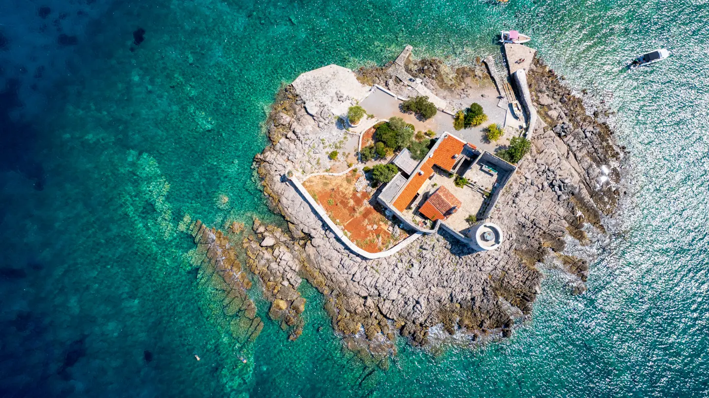 Mamula, Žanjice et Mirište en chemin