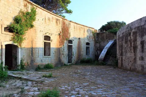 Fort Mamula 10