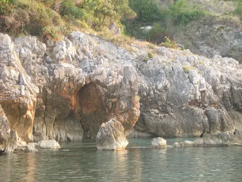Utjeha 2010-08-14 - panoramio - Zlatomir Bacic (Back… (1)