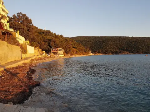 Kruče Beach
