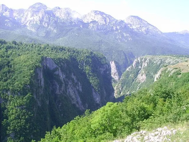 The Komarnica canyon with the Vojnik massif behind