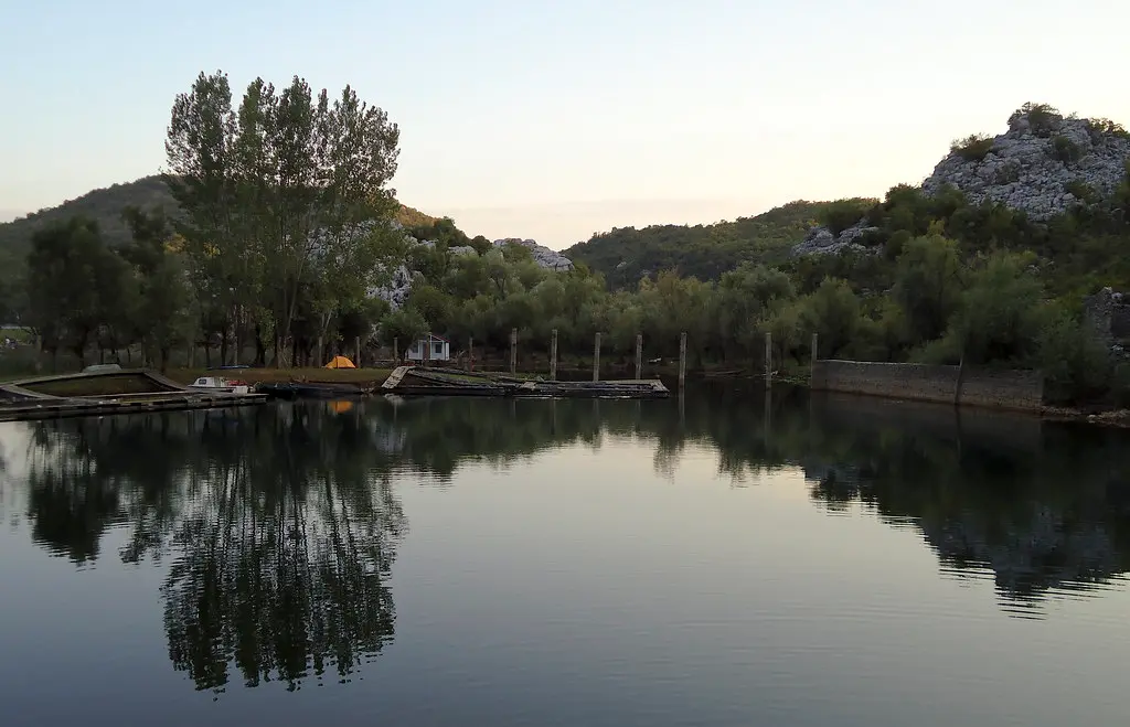 Karuč — uvala i obala