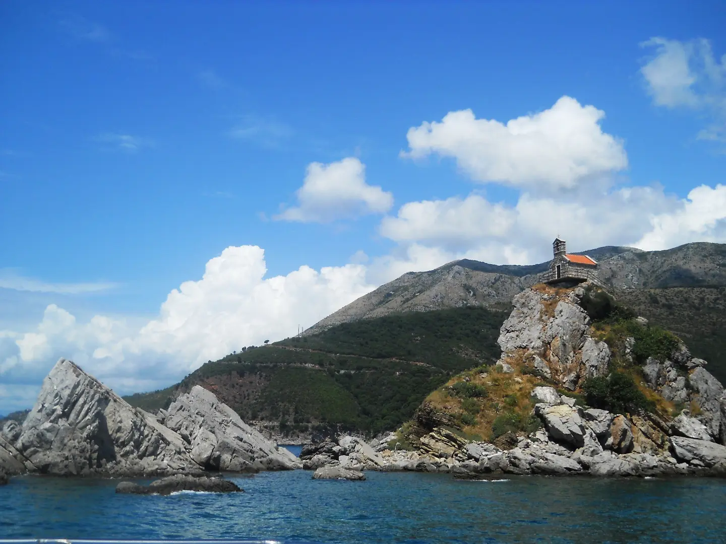 Ostrva Katič i Sveta Nedjelja kod Petrovca