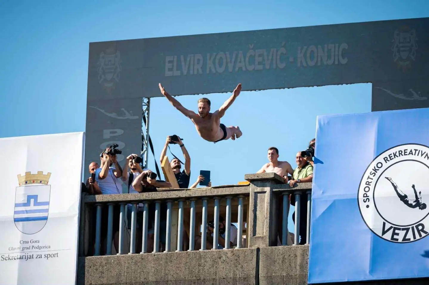 Vezir Bridge Diving (Skokovi sa Vezirovog mosta)