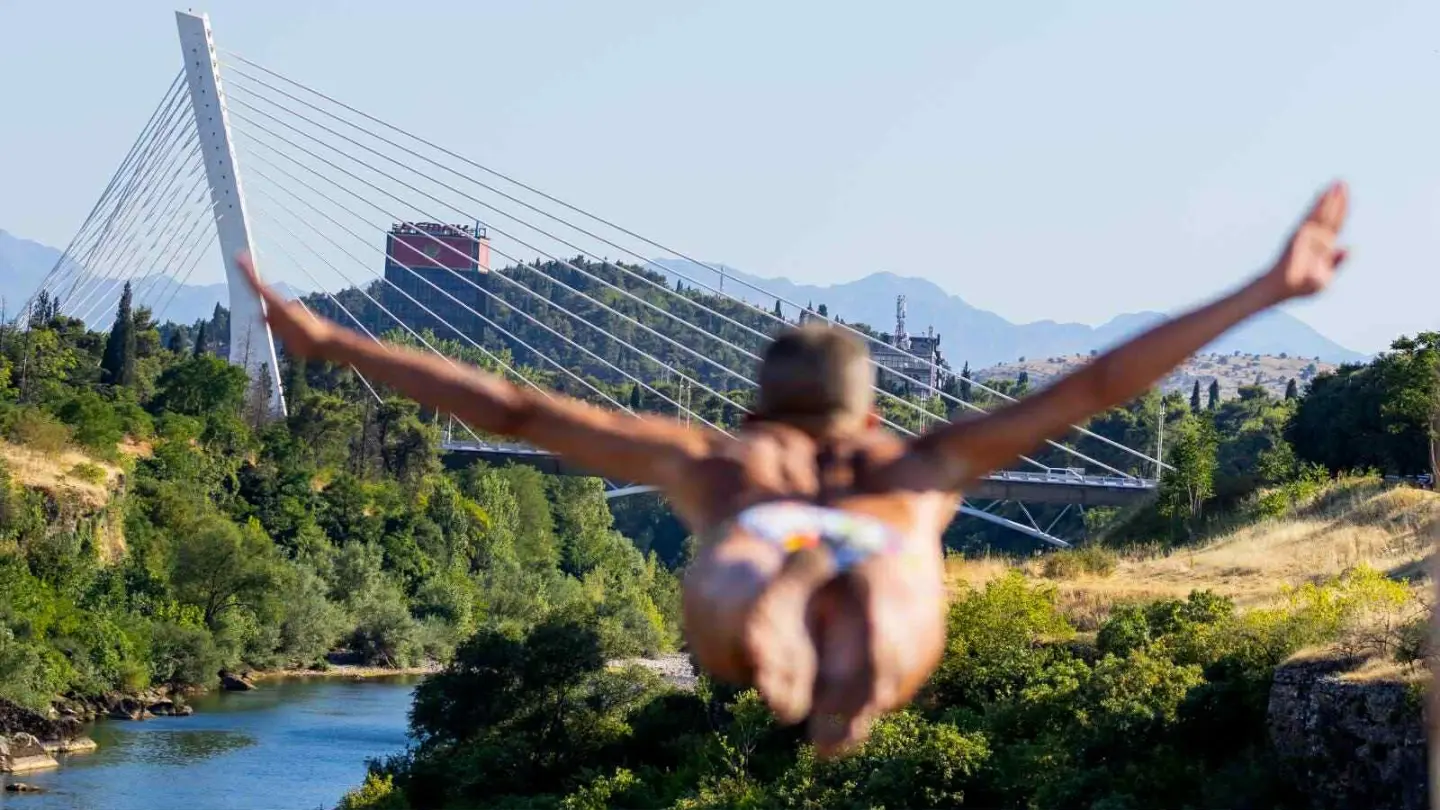 Vezir Bridge Diving (Skokovi sa Vezirovog mosta)