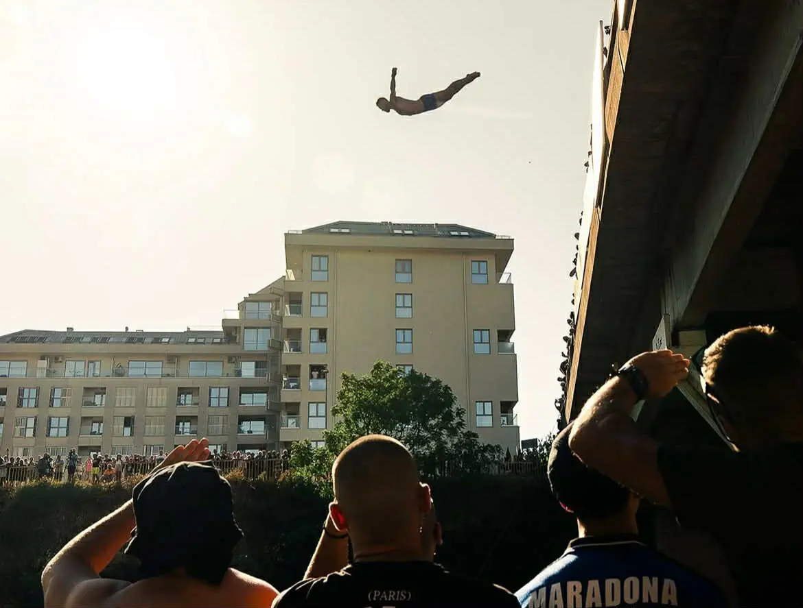 Vezir Bridge Diving (Skokovi sa Vezirovog mosta) — 2