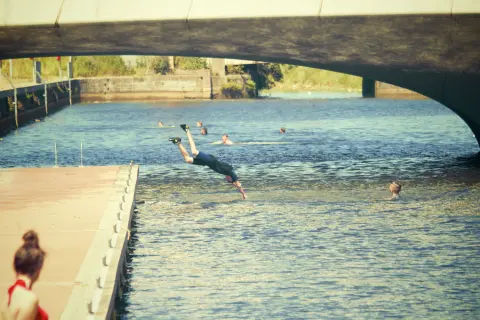 Vezir Bridge Diving (Skokovi sa Vezirovog mosta) — 2