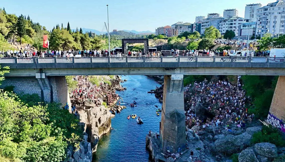 Vezir Bridge Diving (Skokovi sa Vezirovog mosta)