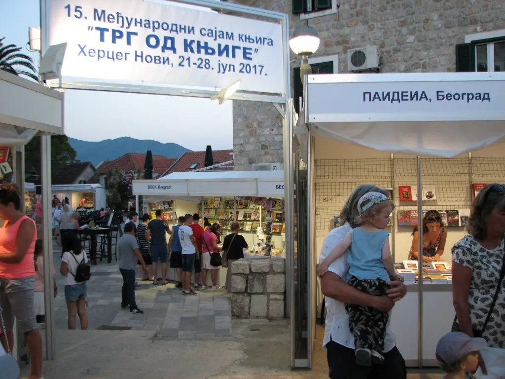 Trg od knjige — Plaza del Libro