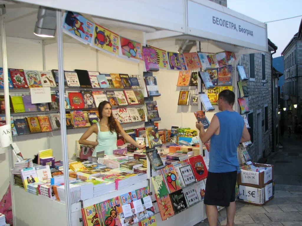 Trg od knjige — Plaza del Libro