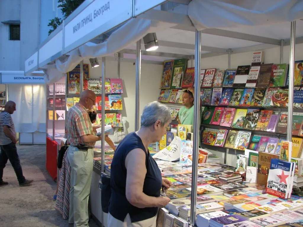 Trg od knjige — Plaza del Libro