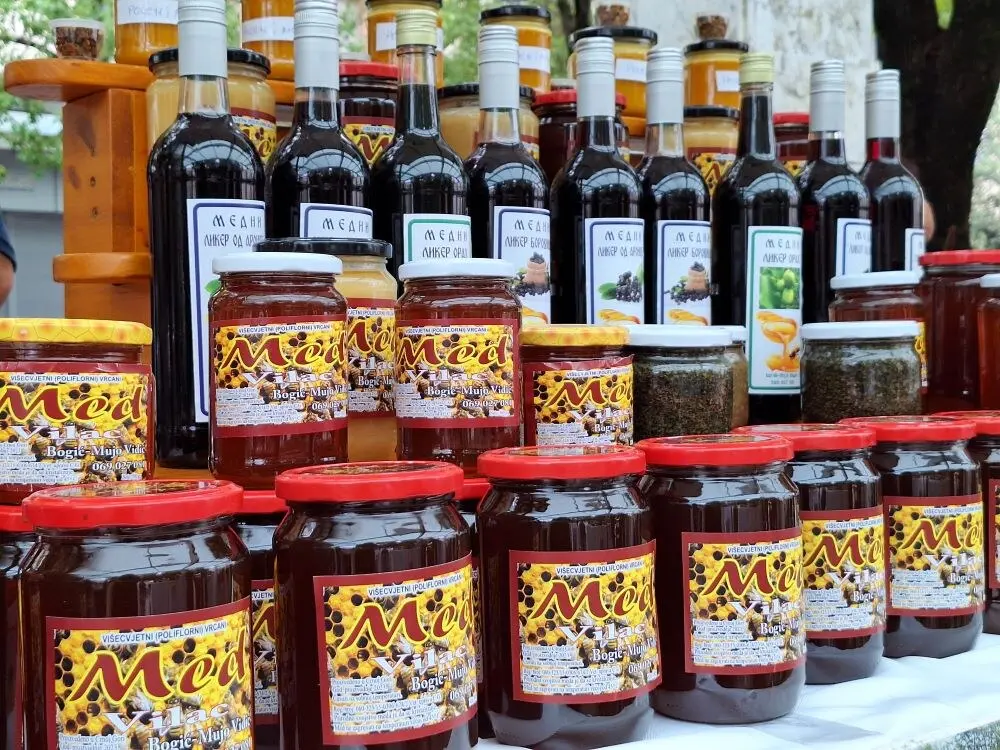 ירידת הדבש של Podgorica (Sajam pčelarstva)
