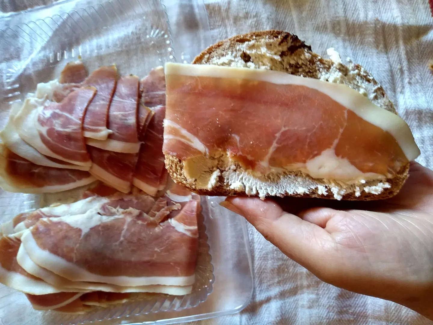Njeguški Pršut: the Smoked Ham of Njeguši