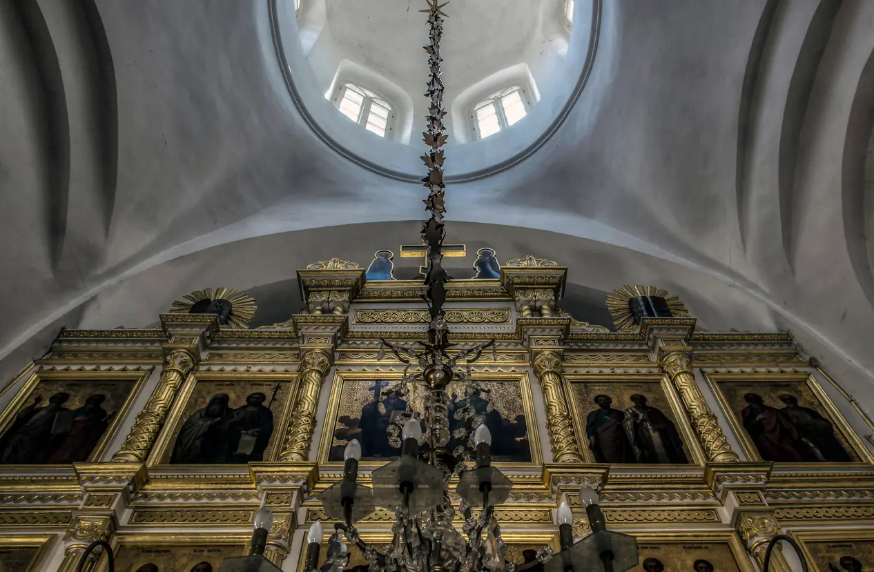 El Monasterio de Ostrog es visitado por fieles de todas las religiones de todo el mundo — ortodoxos, católicos y musulma