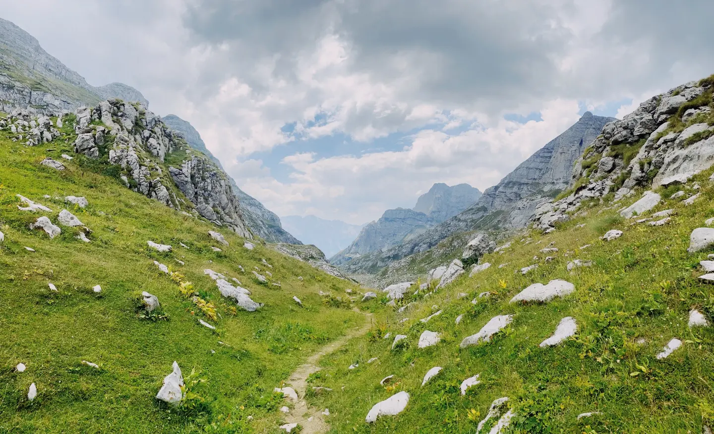 Valley below Zla Kolata