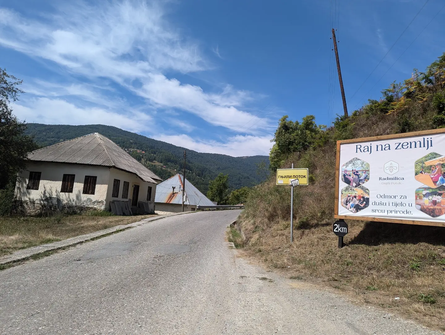 Selo Gnjili Potok na trasi