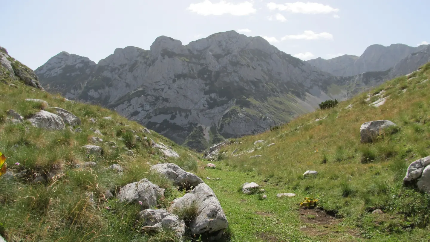 Trail junction towards Lokvice, Bobotov Kuk and the Ice Cave