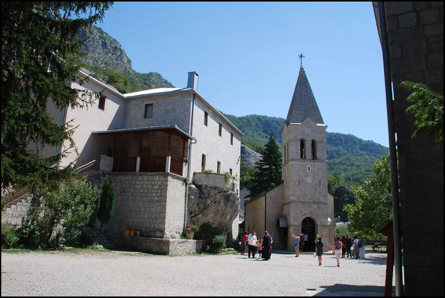 Donji manastir Ostrog, polazište staze