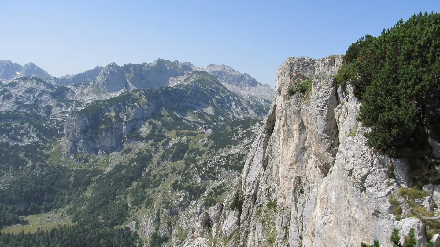 The cliffs of Crvena Greda