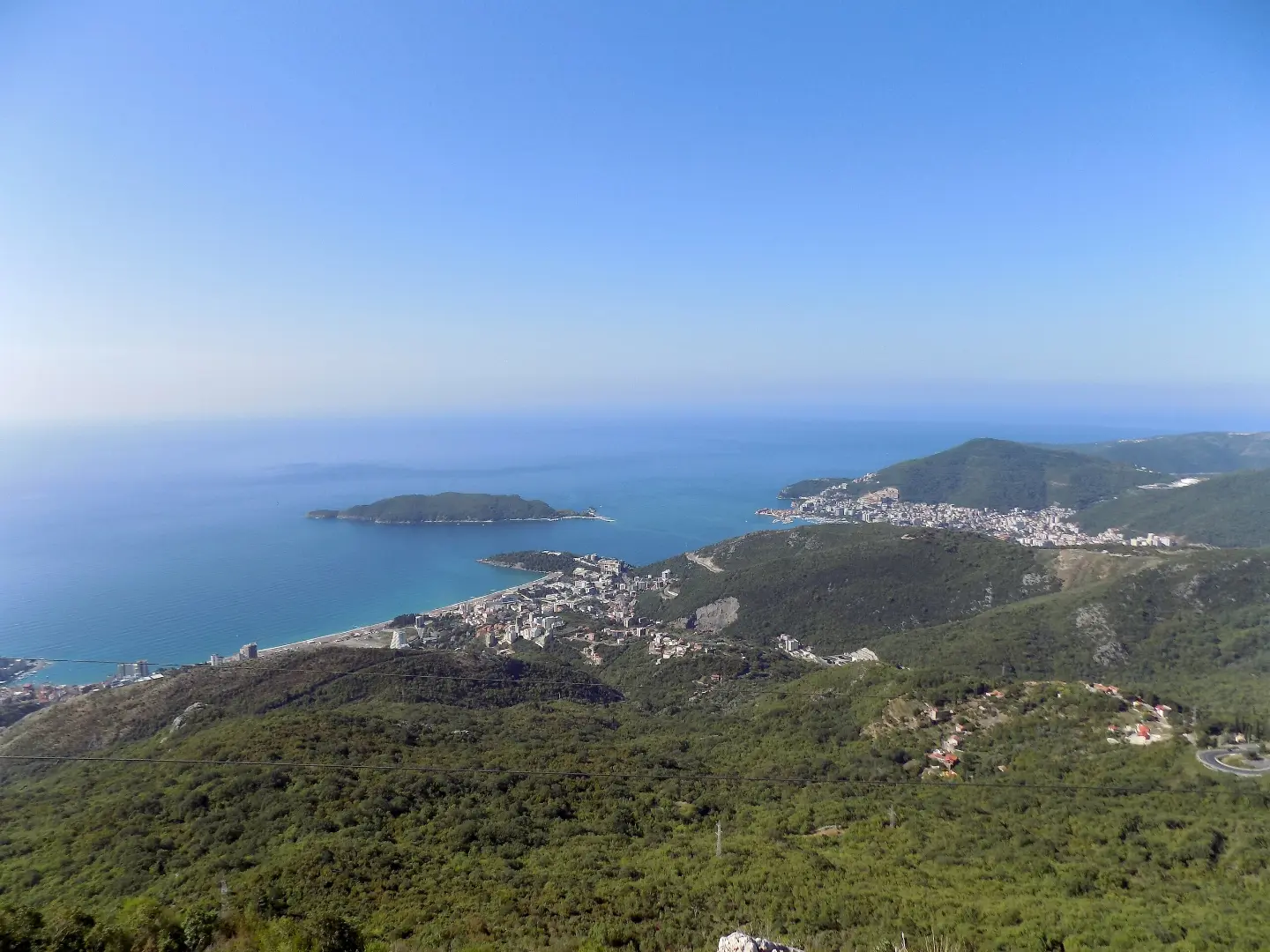 Ostrvo Sveti Nikola i Budva odozgo