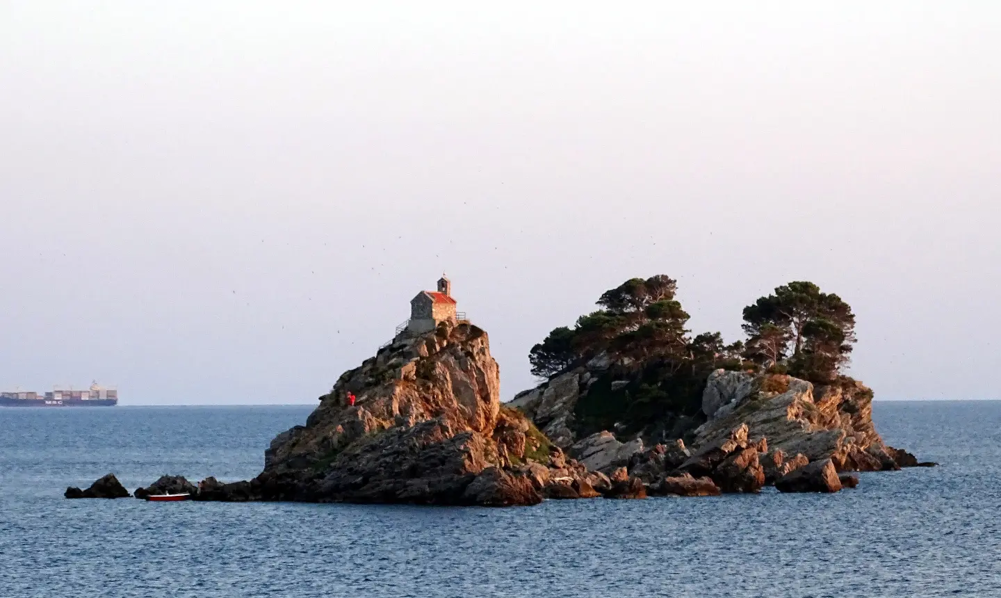 Sveta Nedjelja islet