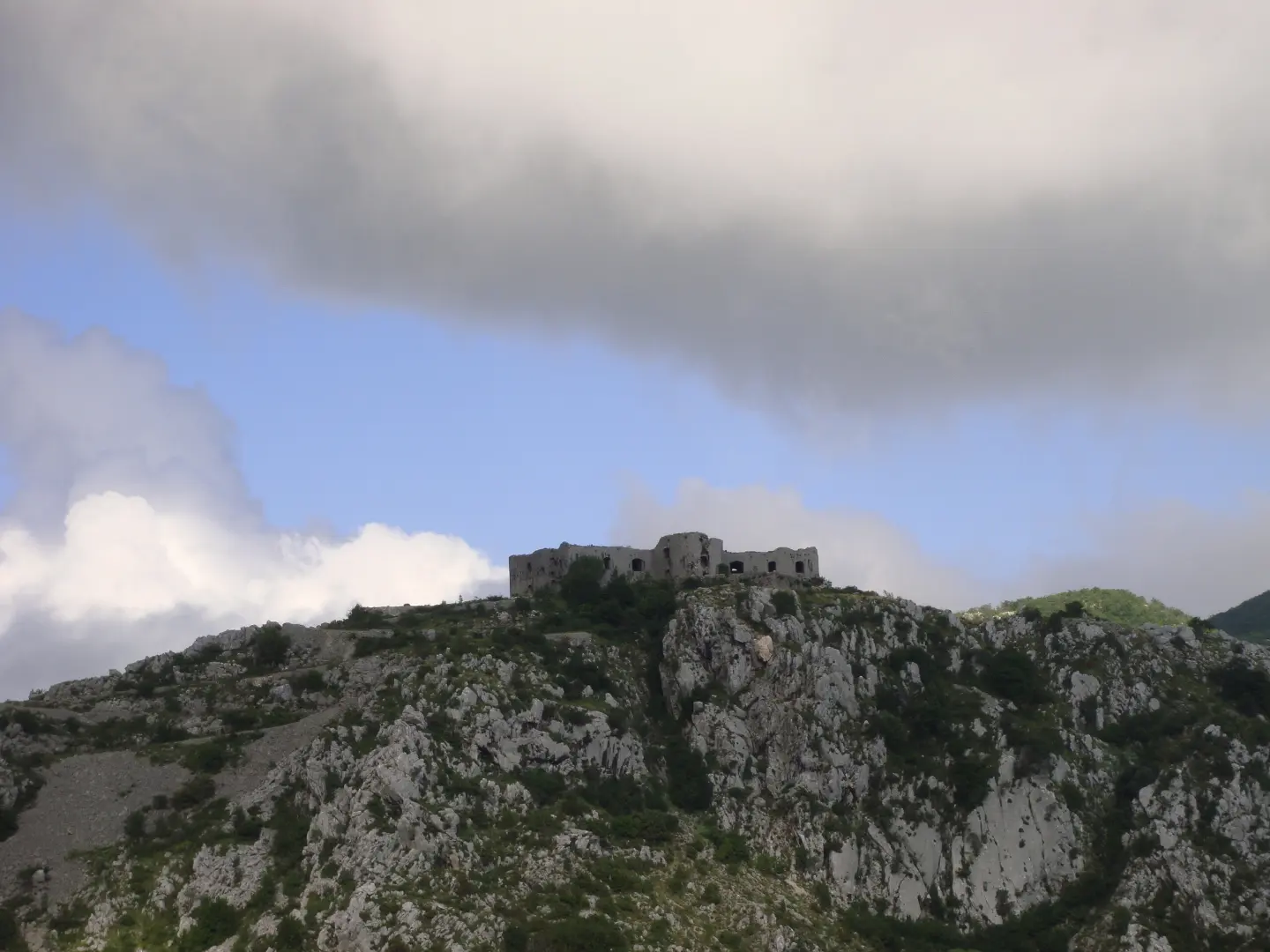 Brajići – Kosmač – Vidikovac: planinska staza iznad Svetog Stefana