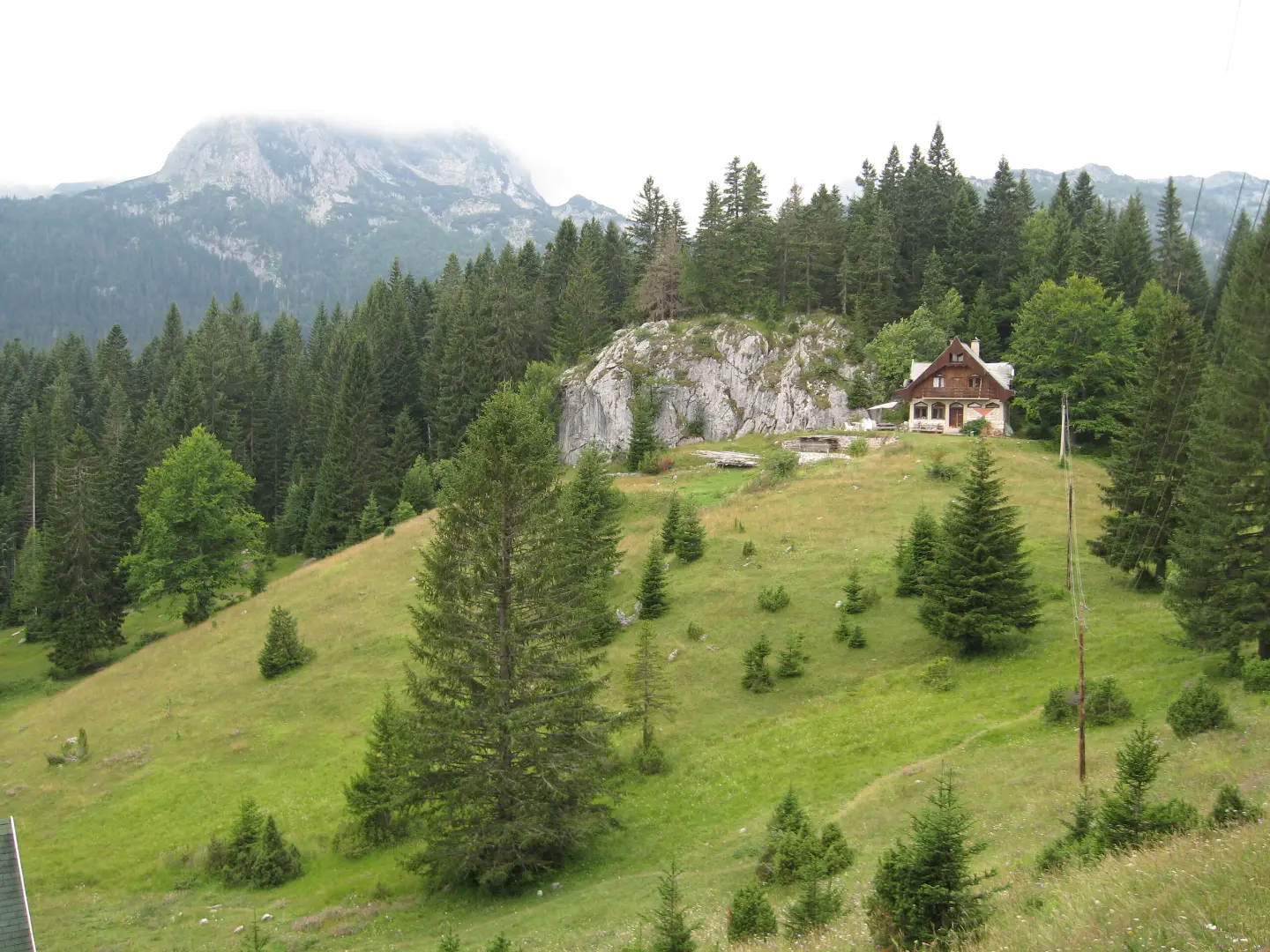 Ivan Do with Međed in the background