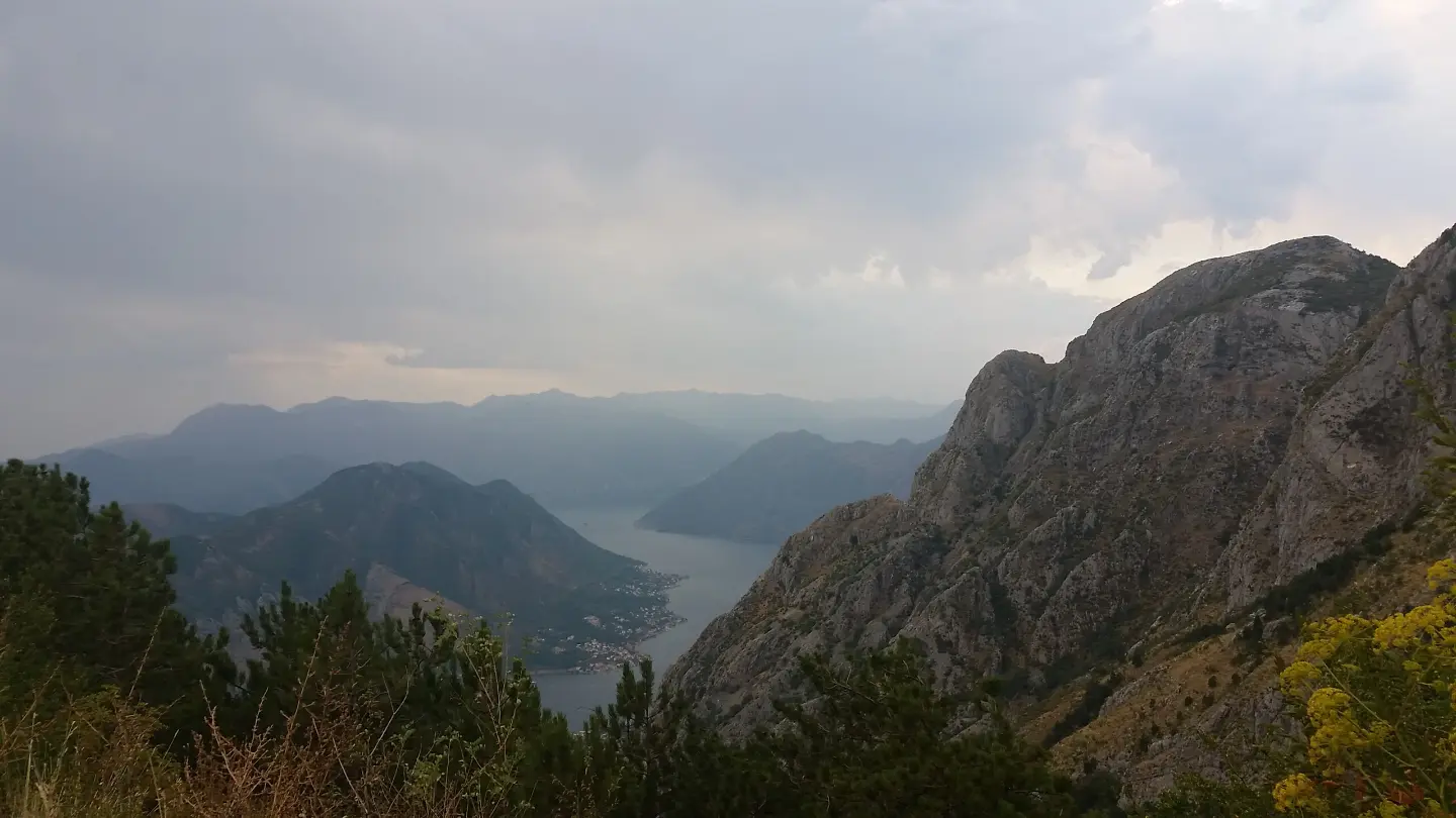 Pogled na zaliv sa gornjeg dijela uspona ka Krscu