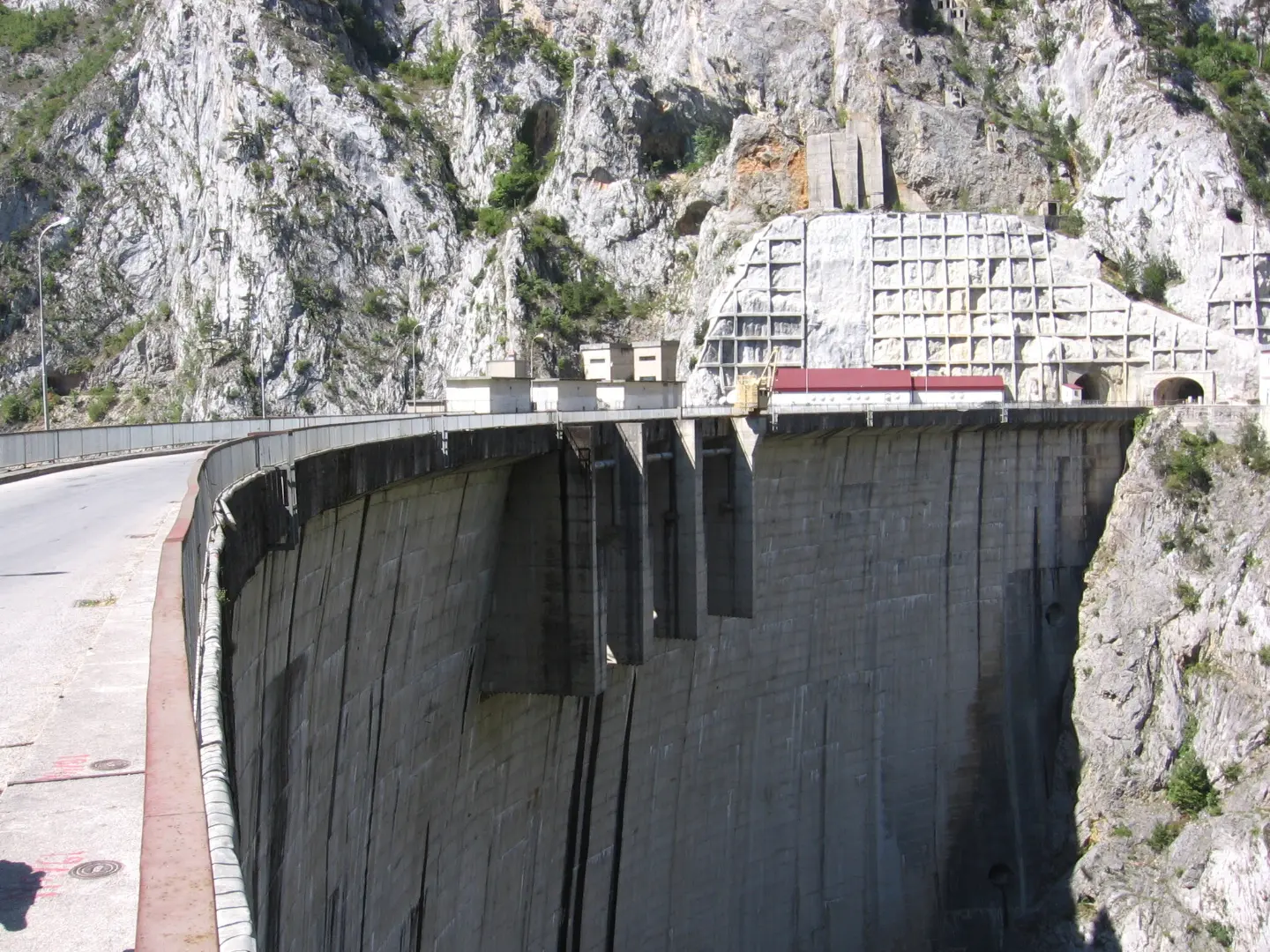 Mratinje dam